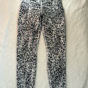 Balance Collections women’s M leggings side pockets for cellular phones used